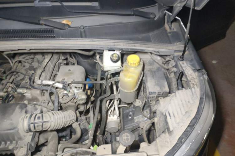 Used Wuling Zhengcheng 2021 1.5T Manual Comfort Version Engine Bay Left