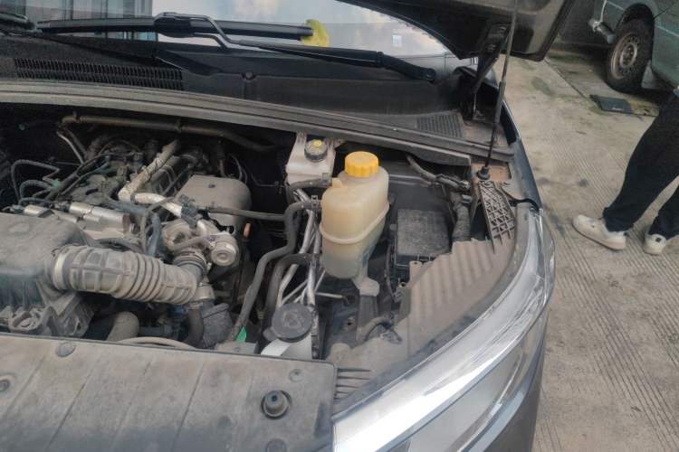 Used Wuling Zhengcheng 2021 1.5T Manual Comfort Version Engine Bay Left