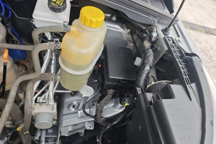 Used Wuling Zhengcheng 2021 1.5T Manual Luxury Version Engine Bay Left
