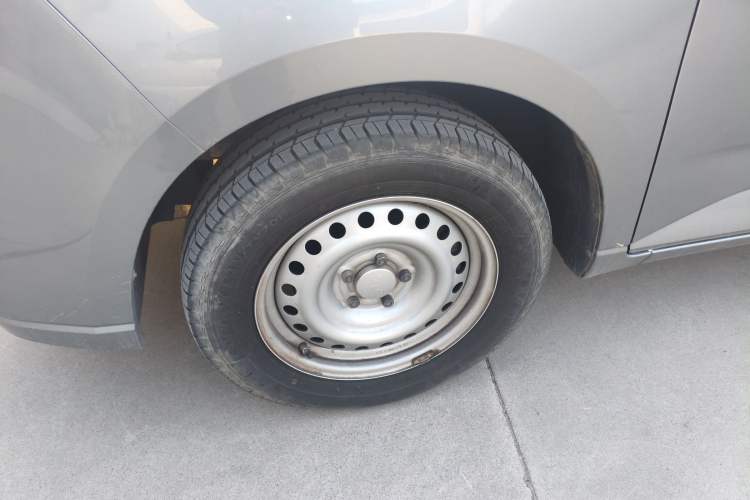 Used Wuling Zhengcheng 2021 1.5T Manual Comfort Version Exterior 4