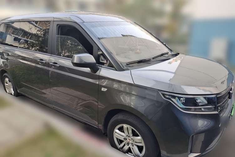 Used Wuling Zhengcheng 2021 1.5T Manual Luxury Version Front Right 45 Deg