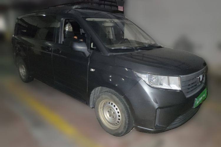 Used Wuling Zhengcheng 2021 1.5T Manual Comfort Version Front Right 45 Deg
