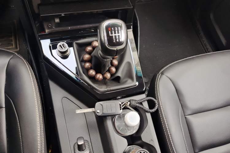 Used Wuling Zhengcheng 2021 1.5T Manual Luxury Version Gear Lever