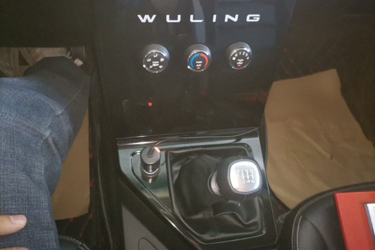 Used Wuling Zhengcheng 2021 1.5T Manual Luxury Version Gear Lever