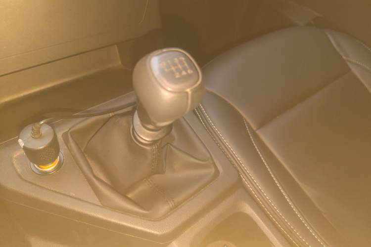 Used Wuling Zhengcheng 2021 1.5T Manual Comfort Version Gear Lever