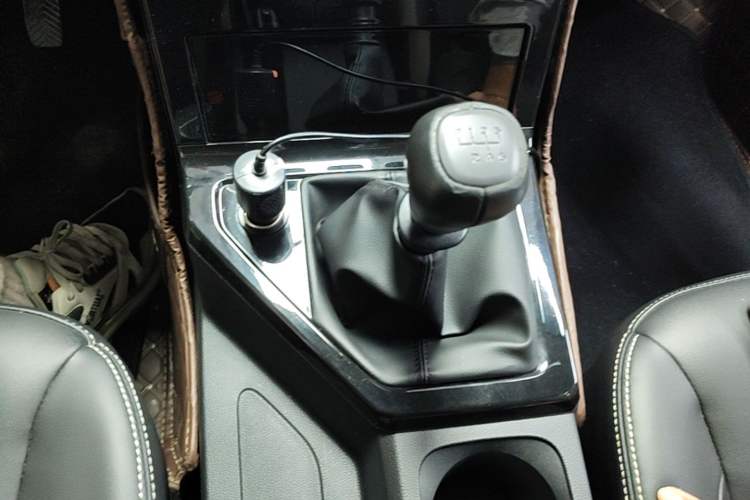 Used Wuling Zhengcheng 2021 1.5T Manual Luxury Version Gear Lever