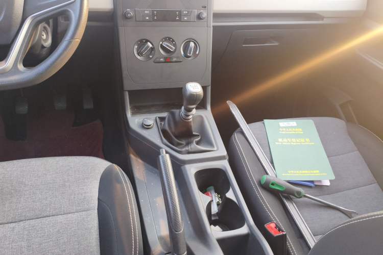 Used Wuling Zhengcheng 2021 1.5T Manual Comfort Version Gear Lever