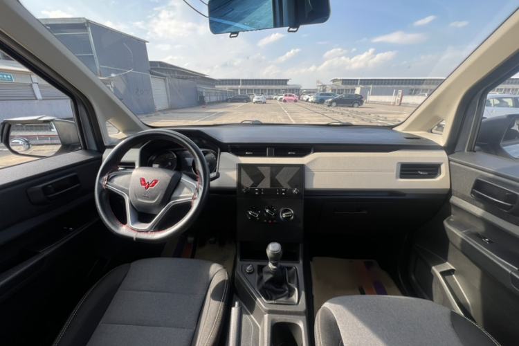 Used Wuling Zhengcheng 2021 1.5T Manual Comfort Version Interior 1