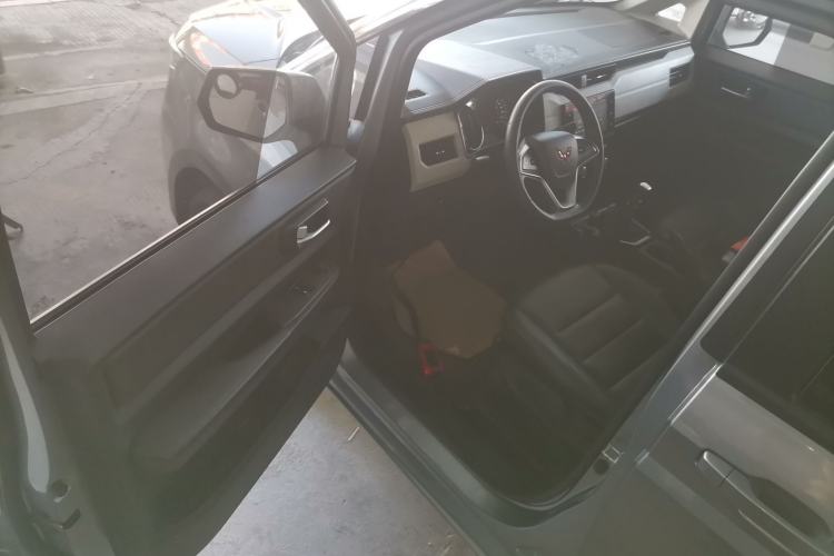Used Wuling Zhengcheng 2021 1.5T Manual Luxury Version Interior 3