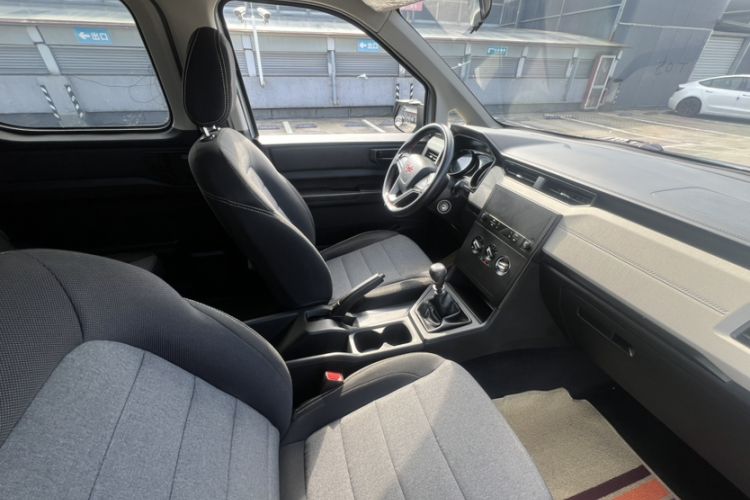 Used Wuling Zhengcheng 2021 1.5T Manual Comfort Version Interior 3
