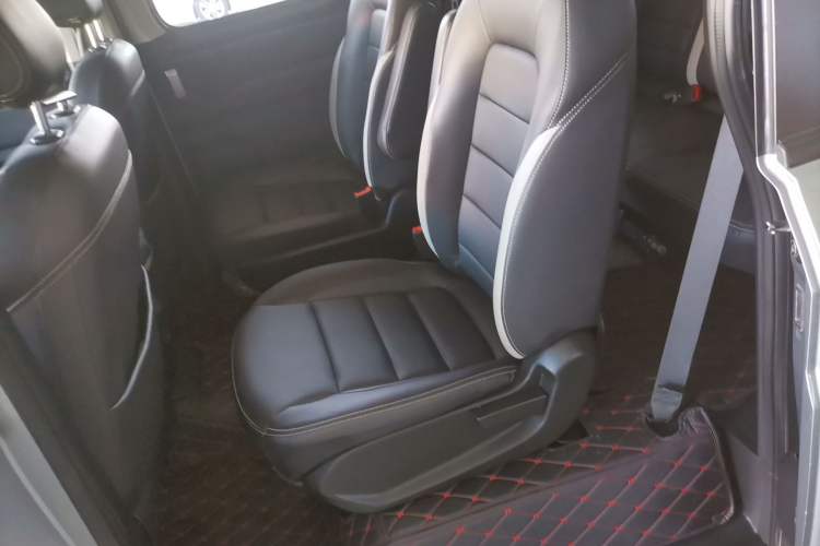 Used Wuling Zhengcheng 2021 1.5T Manual Luxury Version Interior 4