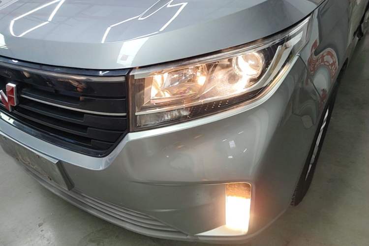 Used Wuling Zhengcheng 2021 1.5T Manual Luxury Version Left Front Headlight
