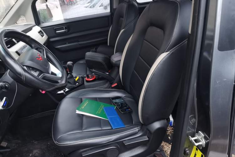Used Wuling Zhengcheng 2021 1.5T Manual Luxury Version Left Front Seat