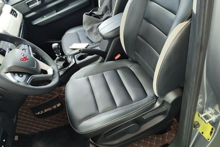 Used Wuling Zhengcheng 2021 1.5T Manual Luxury Version Left Front Seat