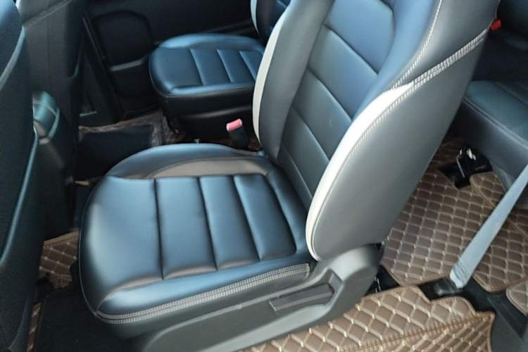 Used Wuling Zhengcheng 2021 1.5T Manual Luxury Version Left Rear Seat