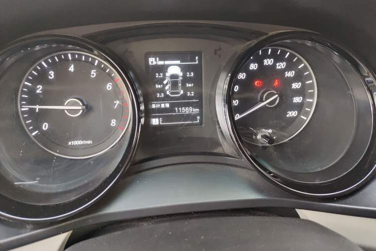 Used Wuling Zhengcheng 2021 1.5T Manual Luxury Version Odometer Close Up