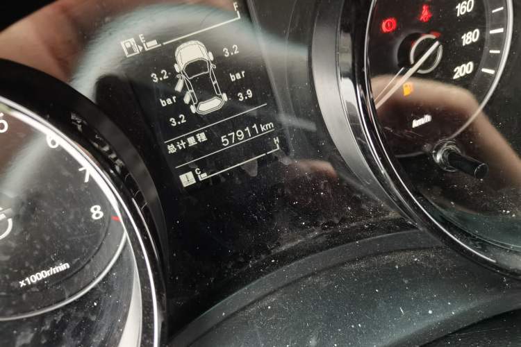Used Wuling Zhengcheng 2021 1.5T Manual Luxury Version Odometer Close Up