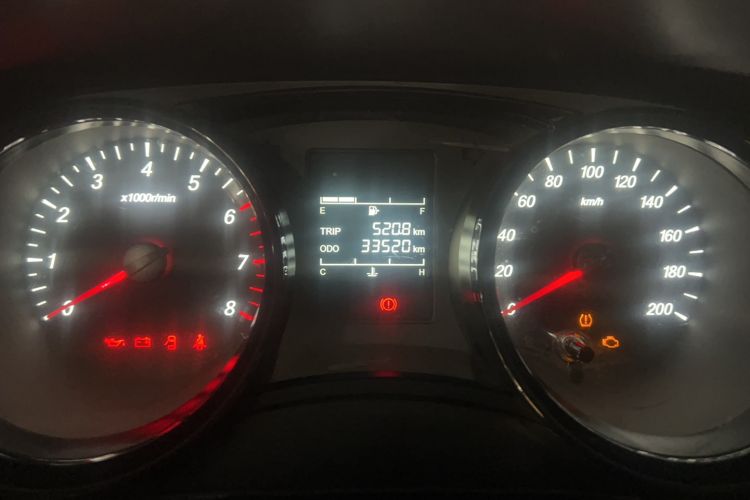 Used Wuling Zhengcheng 2021 1.5T Manual Comfort Version Odometer Close Up