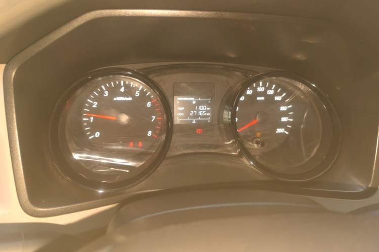 Used Wuling Zhengcheng 2021 1.5T Manual Comfort Version Odometer Close Up