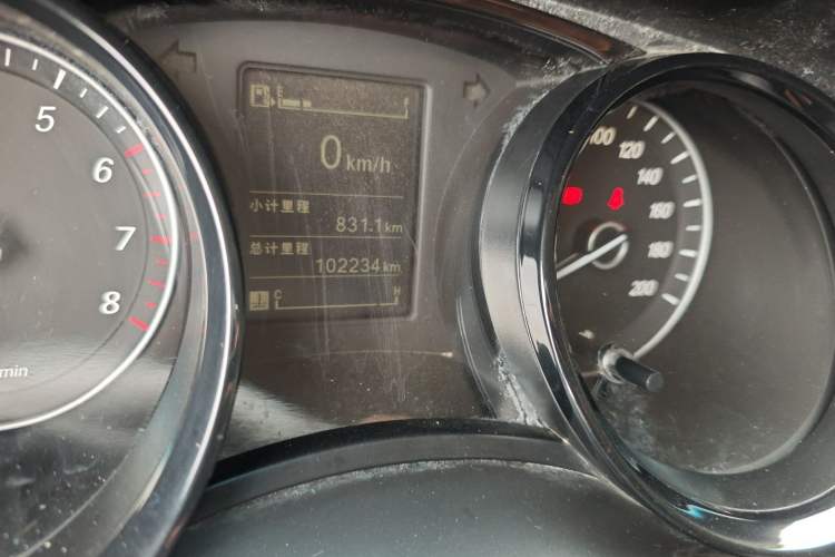 Used Wuling Zhengcheng 2021 1.5T Manual Luxury Version Odometer Close Up