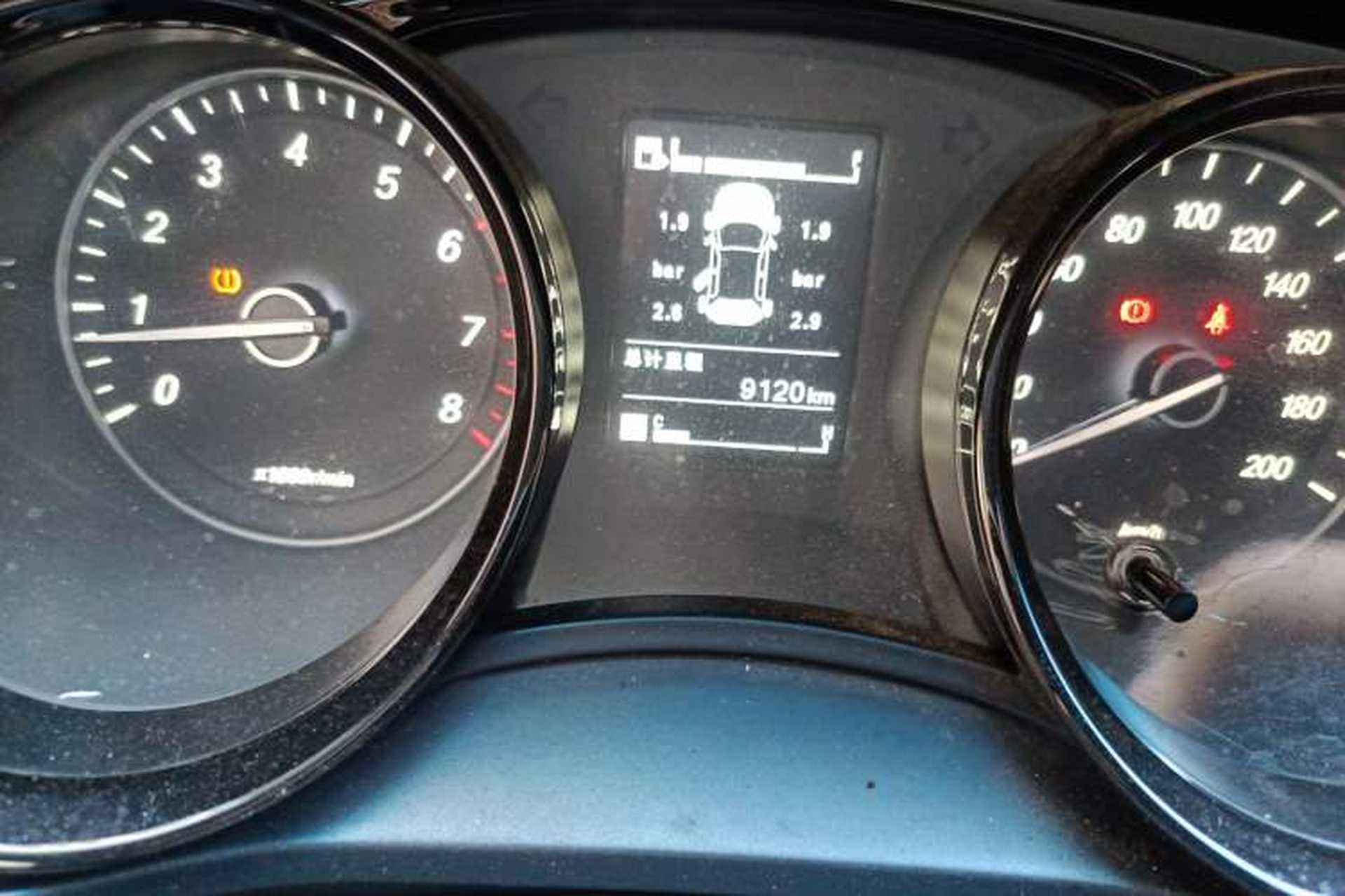 Used Wuling Zhengcheng 2021 1.5T Manual Luxury Version Odometer Close Up