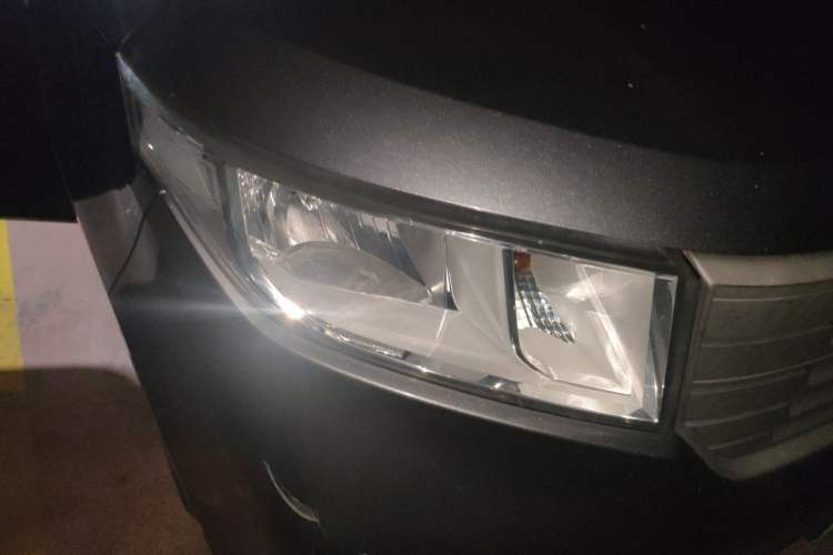 Used Wuling Zhengcheng 2021 1.5T Manual Comfort Version Right Front Headlight