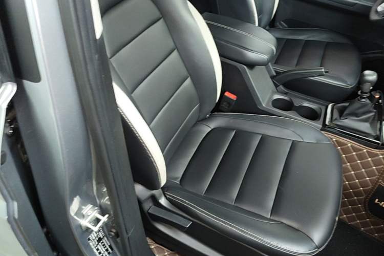 Used Wuling Zhengcheng 2021 1.5T Manual Luxury Version Right Front Seat