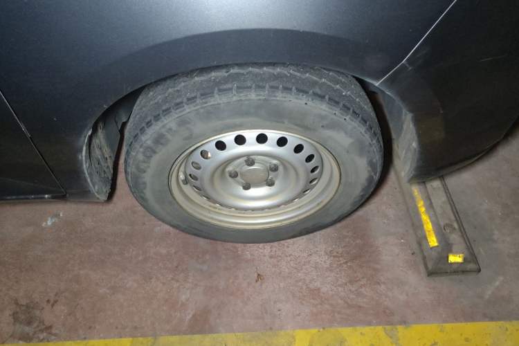 Used Wuling Zhengcheng 2021 1.5T Manual Comfort Version Right Front Wheel Hub
