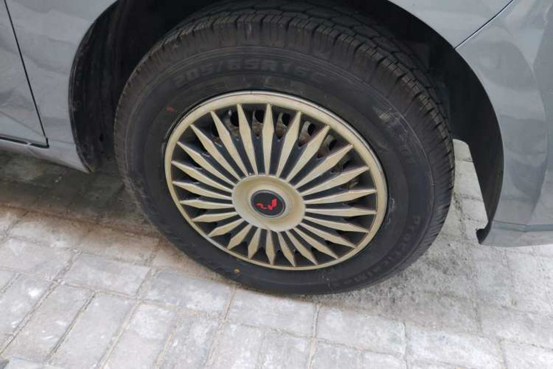 Used Wuling Zhengcheng 2021 1.5T Manual Luxury Version Right Front Wheel Hub