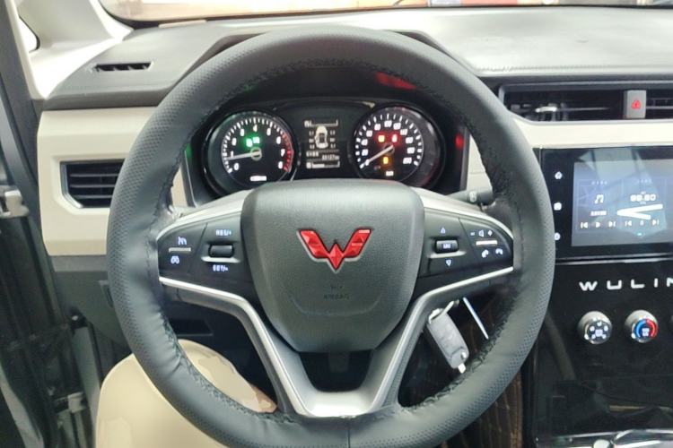 Used Wuling Zhengcheng 2021 1.5T Manual Luxury Version Steering Wheel