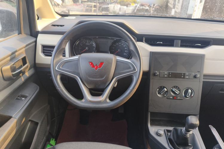 Used Wuling Zhengcheng 2021 1.5T Manual Comfort Version Steering Wheel