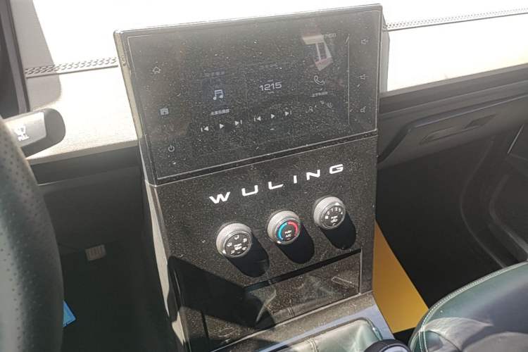 Used Wuling Zhengcheng 2021 1.5T Manual Luxury Version Audio And AC Panel