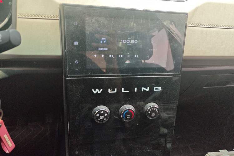 Used Wuling Zhengcheng 2021 1.5T Manual Luxury Version Audio And AC Panel