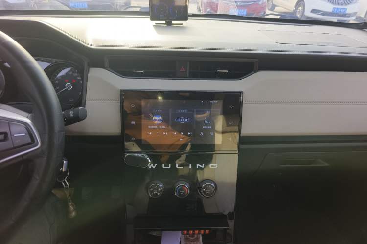 Used Wuling Zhengcheng 2021 1.5T Manual Luxury Version Audio And AC Panel