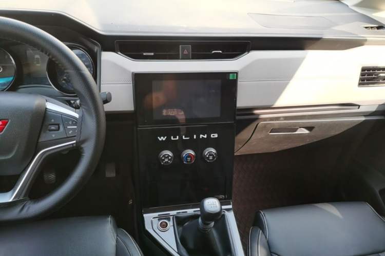 Used Wuling Zhengcheng 2021 1.5T Manual Luxury Version Audio And AC Panel