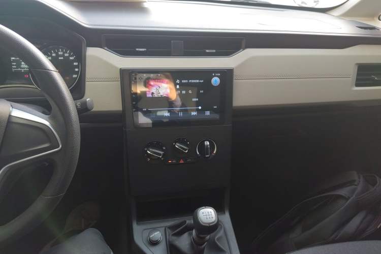 Used Wuling Zhengcheng 2021 1.5T Manual Comfort Version with Enclosed Windows Audio And AC Panel