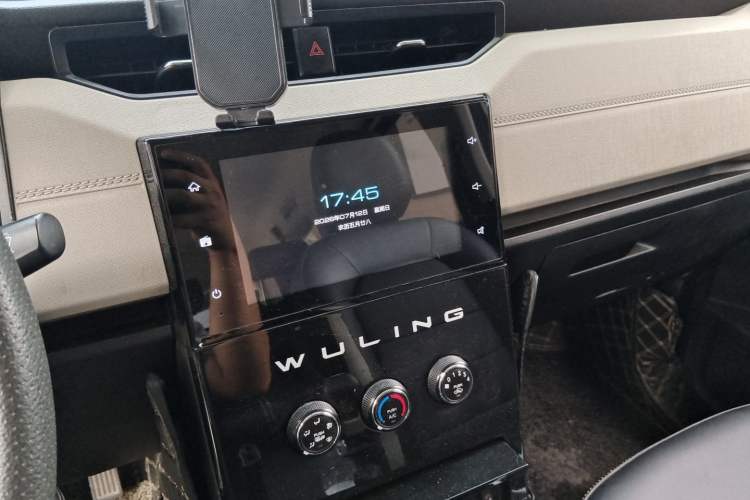 Used Wuling Zhengcheng 2021 1.5T Manual Luxury Version Audio And AC Panel