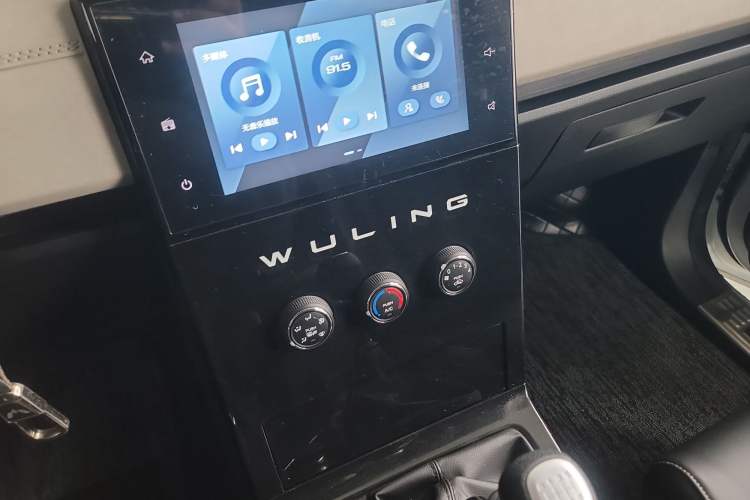 Used Wuling Zhengcheng 2021 1.5T Manual Luxury Version Audio And AC Panel