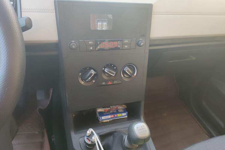 Used Wuling Zhengcheng 2021 1.5T Manual Comfort Version Audio And AC Panel