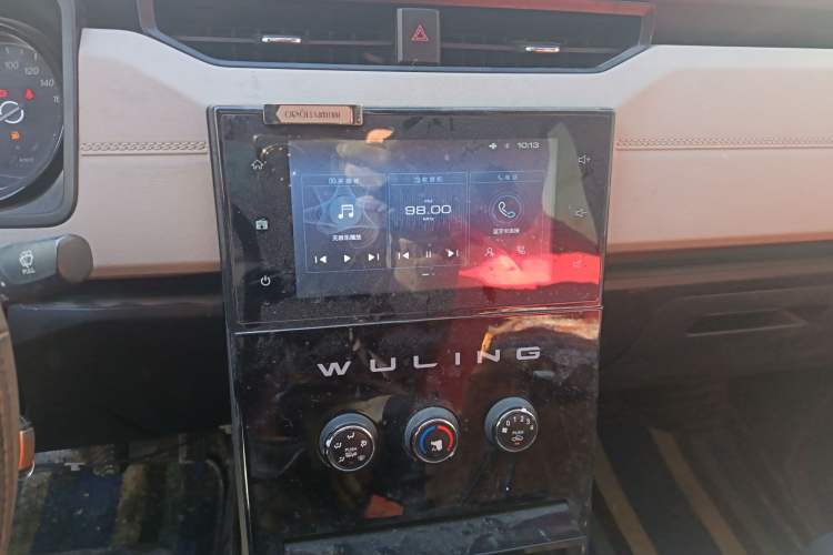 Used Wuling Zhengcheng 2021 1.5T Manual Luxury Version Audio And AC Panel
