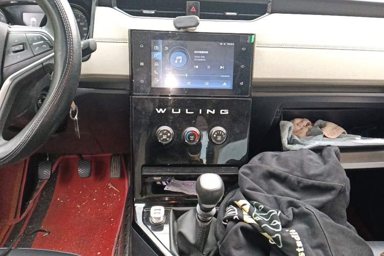 Used Wuling Zhengcheng 2021 1.5T Manual Luxury Version Audio And AC Panel
