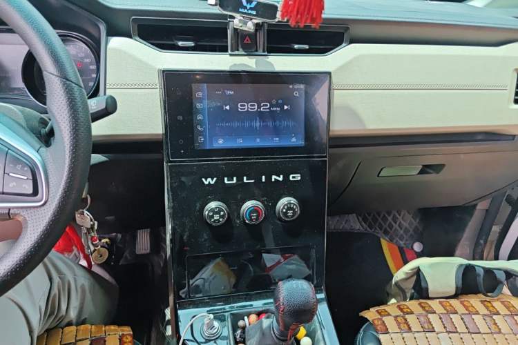 Used Wuling Zhengcheng 2021 1.5T Manual Luxury Version Audio And AC Panel