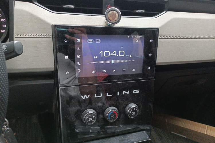 Used Wuling Zhengcheng 2021 1.5T Manual Luxury Commercial Vehicle Audio And AC Panel