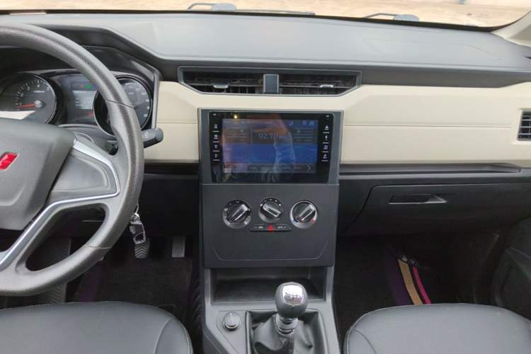 Used Wuling Zhengcheng 2021 1.5T Manual Comfort Version Audio And AC Panel