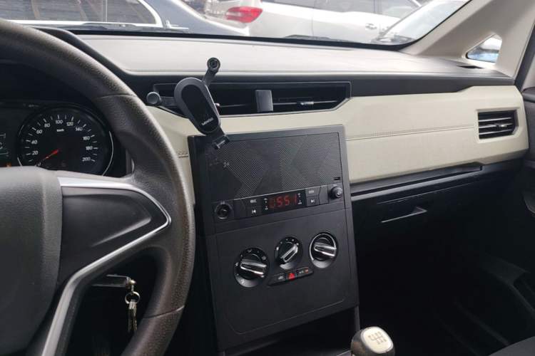 Used Wuling Zhengcheng 2021 1.5T Manual Comfort Version Audio And AC Panel