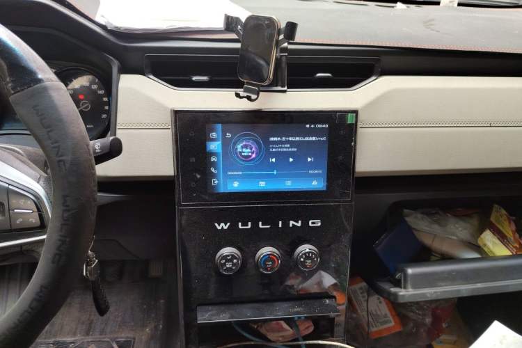 Used Wuling Zhengcheng 2021 1.5T Manual Luxury Version Audio And AC Panel
