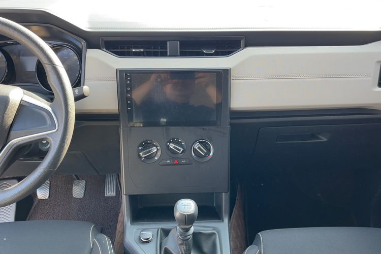 Used Wuling Zhengcheng 2021 1.5T Manual Comfort Version Audio And AC Panel