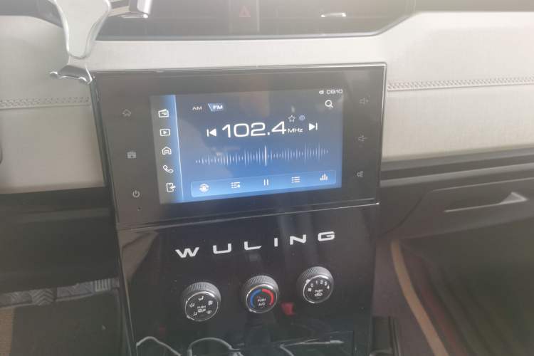 Used Wuling Zhengcheng 2021 1.5T Manual Luxury Version Audio And AC Panel