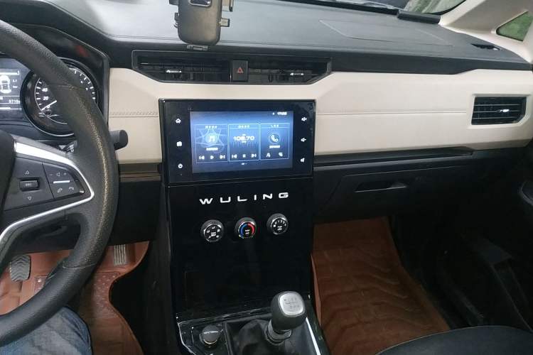 Used Wuling Zhengcheng 2021 1.5T Manual Luxury Version Audio And AC Panel