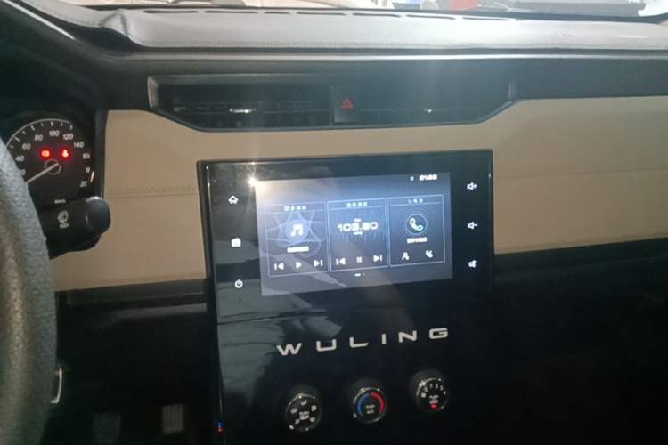 Used Wuling Zhengcheng 2021 1.5T Manual Luxury Version Audio And AC Panel